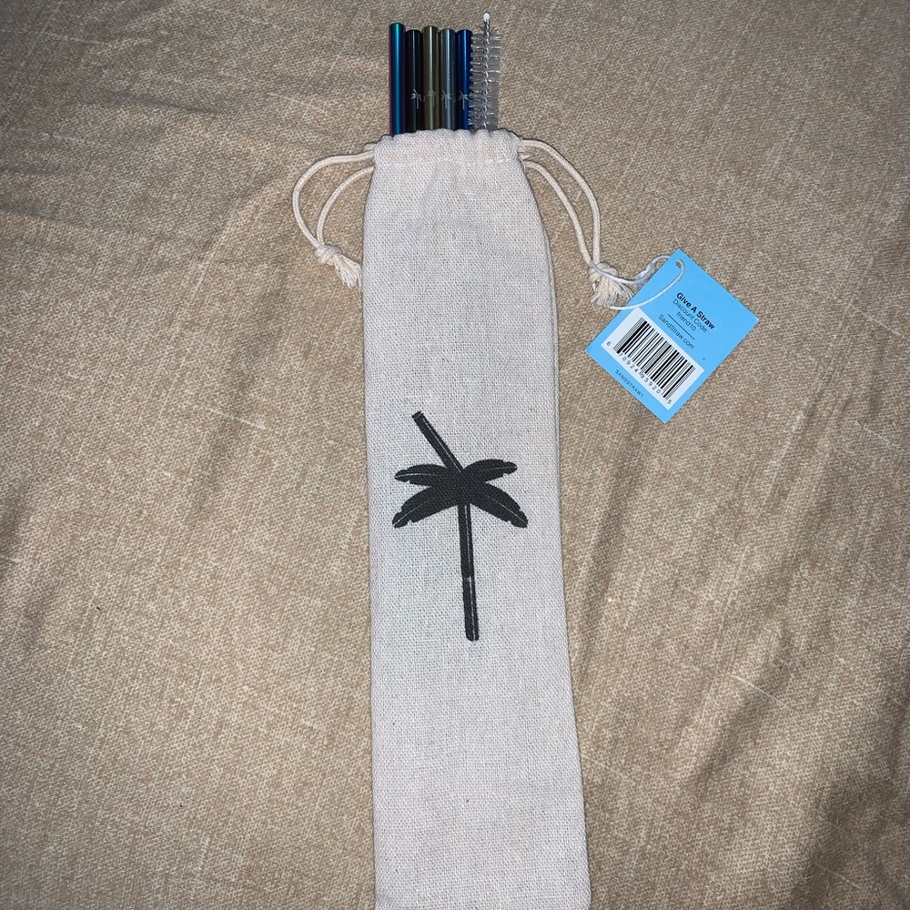 Sand an Sea set of metal Straws and cleaner in cute pouch.